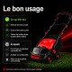 Brosseuse gazon synthétique sans fil DT2504S rouge et noire avec sac – rendu fabricant retouché