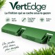 Profil VertEdge du fabricant : forme courbe et découpes de flexion, à recouvrir par le gazon