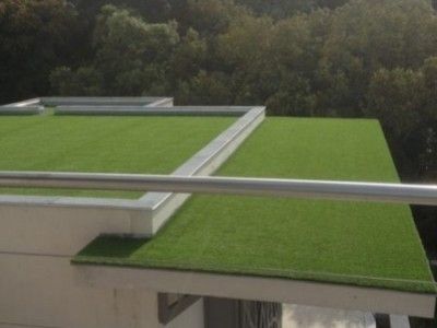 L'erreur à éviter absolument en posant du gazon synthétique sur du béton