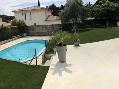 Pelouse synthetique artificielle pour bord de piscine